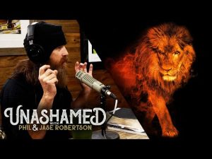 Read more about the article Jase Wrestles with the Animal Kingdom & Phil Feels Strange Visiting Town | Ep 442