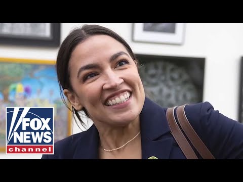 You are currently viewing Democratic strategist snubs AOC for House leadership role