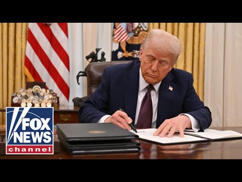 You are currently viewing Trump signs executive order banning transgender service members