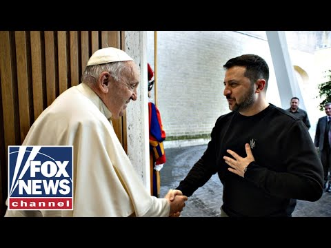 You are currently viewing ‘EERILY SIMILAR,’ Theologian compares death of Pope John Paul II to Pope Francis illness