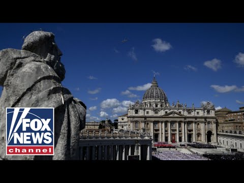 You are currently viewing ‘DIVINE TIMING’: Priest says Pope Francis’ final farewell is a reminder of heaven’