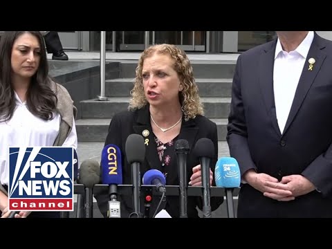 You are currently viewing Members of Congress visit Jewish museum after fatal shooting