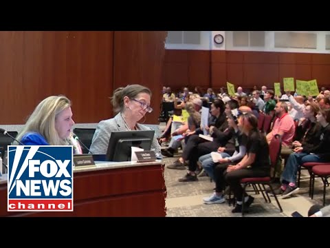 You are currently viewing Parents blast school board as boys investigated for complaining about trans student in locker room