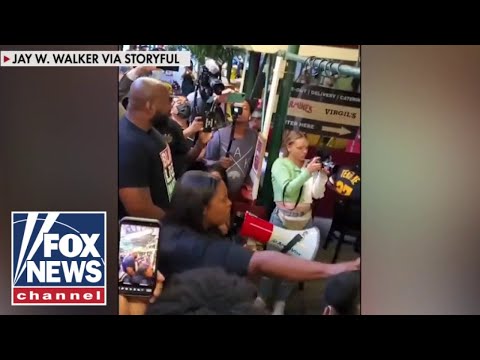 You are currently viewing ‘The Five’ reacts to BLM protesting restaurant after vaccine passport brawl