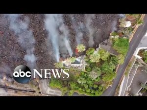 Read more about the article Canary Island officials worry volcanic lava may create acid rain