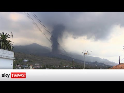 Read more about the article Homes disappear under lava of the Cumbre Vieja volcano on La Palma