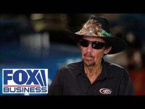 Read more about the article Richard Petty on how faith helped him stay positive and recover from loss