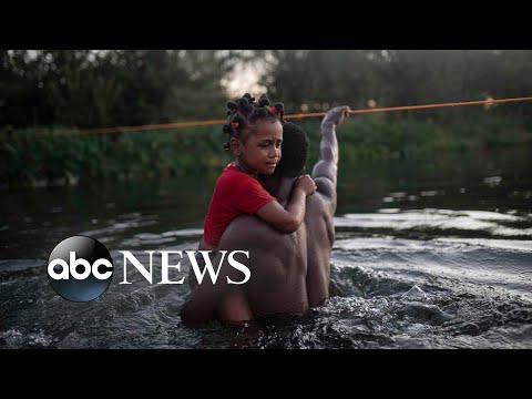 Read more about the article Migrants in Texas, D.C. flags, a Venice violin: Week in Photos