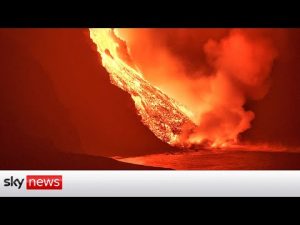 Read more about the article RAW VIDEO: Lava from La Palma volcano enters Atlantic Ocean