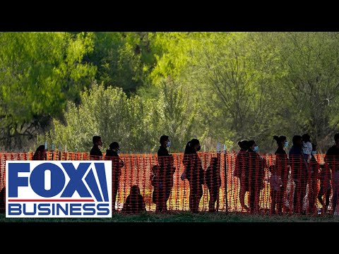 Read more about the article Texas landowners put up fencing to protect property at border