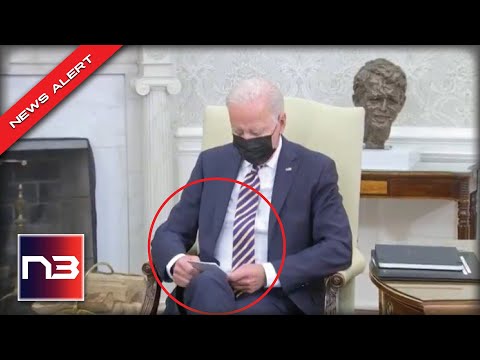 Read more about the article Joe Biden Seen With Something In His Hands During Oval Office Meeting With Kenyan President