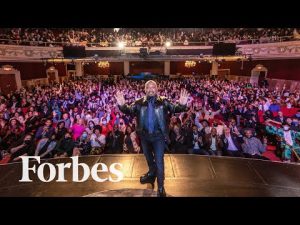 Read more about the article Inside Daymond John’s Epic Black Entrepreneurs Day At The Apollo In Harlem | Forbes