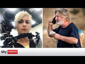 Read more about the article Watch live: Police update after Alec Baldwin shot Halyna Hutchins dead on a film set