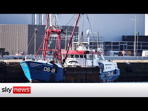 You are currently viewing Brexit: France detains British trawler as fishing rights row intensifies