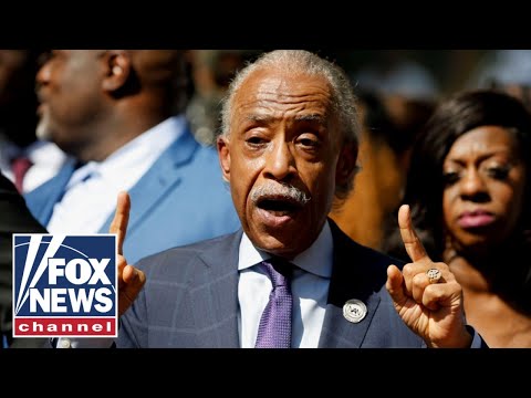 Read more about the article Al Sharpton to meet with Biden as approval ratings plummet