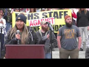 Read more about the article Thousands Show Up To The Washington State Capitol Building To Oppose The Mandates