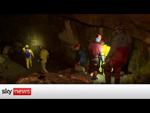 You are currently viewing South Wales cave rescuers return to retrieve kit