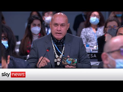 You are currently viewing COP26: Tuvalu minister makes emotional climate plea