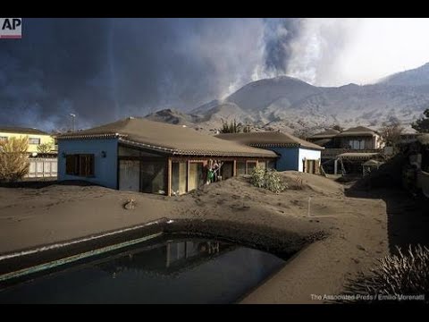 Read more about the article Canary Islands Volcano Ejects Massive “Lava Bombs” Weighing Half A Ton