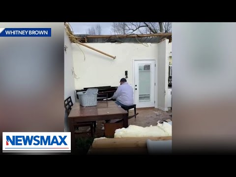 Read more about the article Viral video shows man playing a piano amid tornado wreckage | Rob Schmitt Tonight on Newsmax