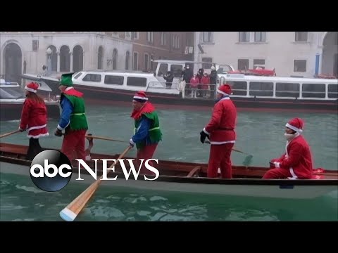 Read more about the article Santas swap sleighs for gondolas in Venice Christmas regatta