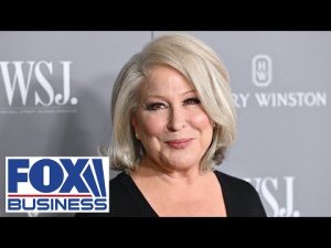 Read more about the article Bette Midler apologizes for blistering attack on West Virginians over Manchin’s opposition