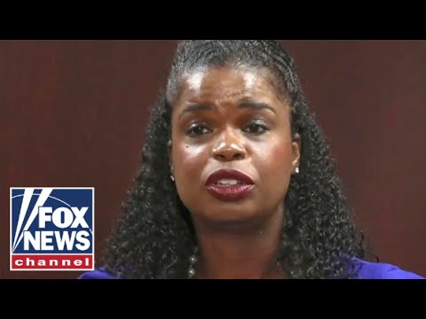 Read more about the article Kim Foxx facing calls to resign over ties to Jussie Smollett