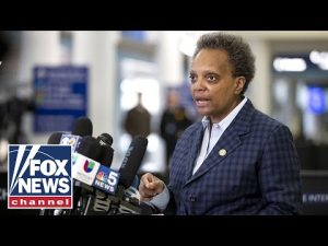 Read more about the article Mayor Lightfoot pleads for federal help after refusing it from Trump