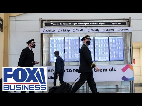 Read more about the article Omicron flight cancellations strand holiday travelers