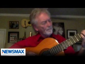 Read more about the article Grammy award winning singer Larry Gatlin performs the National Anthem ahead of Trump rally