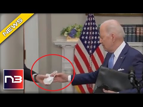 You are currently viewing Biden’s Disturbing Gift For Supreme Court Justice Has The Internet On Fire