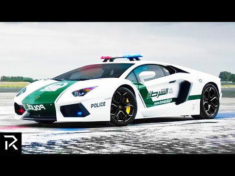 Read more about the article Cops Drive Lamborghinis In Dubai #shorts