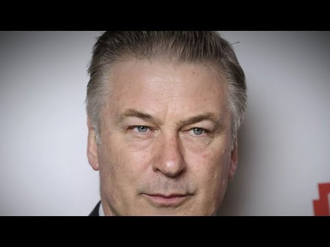 You are currently viewing Alec Baldwin insists he’s cooperating with ‘Rust’ shooting probe