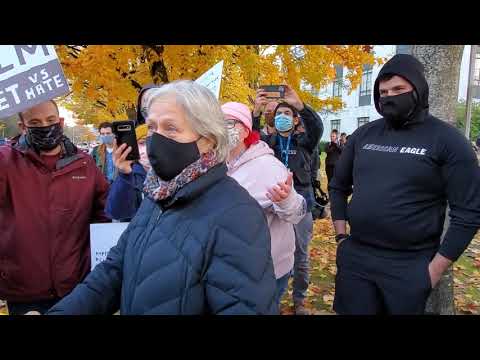 Read more about the article Trump Supporters Rally At Oregon State Capital And Find Masked Resistance