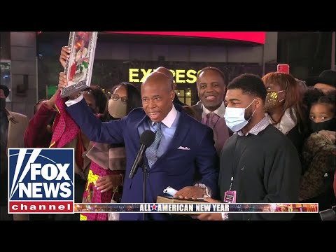 You are currently viewing NYC Mayor-elect Eric Adams sworn in after Times Square ball drop