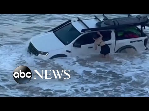 Read more about the article Strong waves sweep pickup truck into dangerous surf as locals attempt to save it