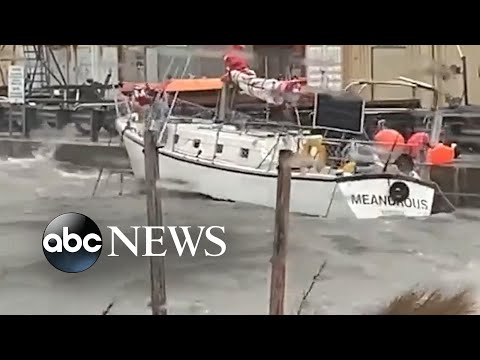 You are currently viewing Sailboat lashed by waves amid winter storm in Virginia