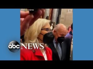 Read more about the article Rep. Liz Cheney leaves House chamber with her father, former Vice President Dick Cheney