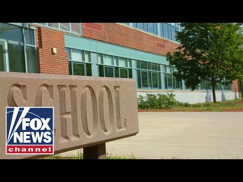 You are currently viewing School board member curses at parent who refused to wear mask