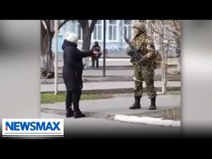 Read more about the article VIDEO: Ukrainian woman confronts Russian soldier who invaded her town | John Bachman Now