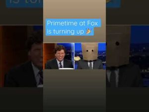 Read more about the article Tucker bursts out laughing when guest shows up like this