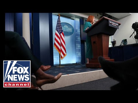 You are currently viewing Live: White House deputy press secretary Andrew Bates holds a briefing