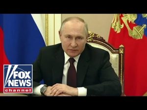 Read more about the article Hannity calls for Russian Army to turn on ‘tiny tyrant’ Vladimir Putin