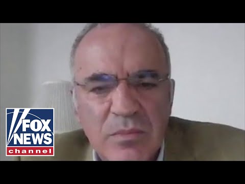 You are currently viewing World Chess Champion Garry Kasparov analyzes Putin