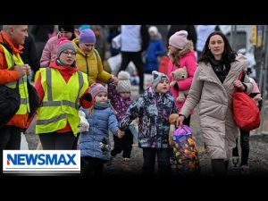 Read more about the article Ukrainians flee to neighboring nations | Alex Salvi Report