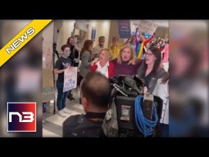 Read more about the article Protesters In Florida Chant “Gay” Against Bill That Doesn’t Ban People From Saying Gay