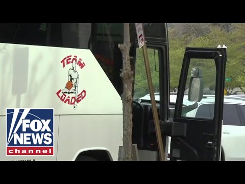 You are currently viewing ‘The Five’ reacts to Texas bus of illegal immigrants arriving in DC