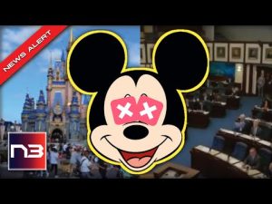 Read more about the article Disney’s World Turned Upside Down After DeSantis Whips Out His Pen Making Their Nightmare a Reality