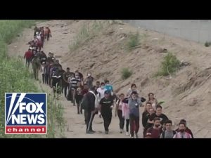 Read more about the article Illegal border crossings are nonstop with Title 42 still in place: Reporter