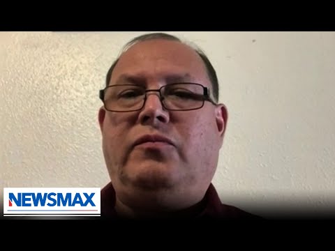 You are currently viewing Uvalde, Texas Pastor Doug Swimmer emotionally tries to uplift those effected by mass school shooting